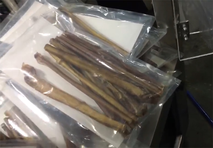 料斗上料颗粒食品包装机 让颗粒物料包装更高效(图2)